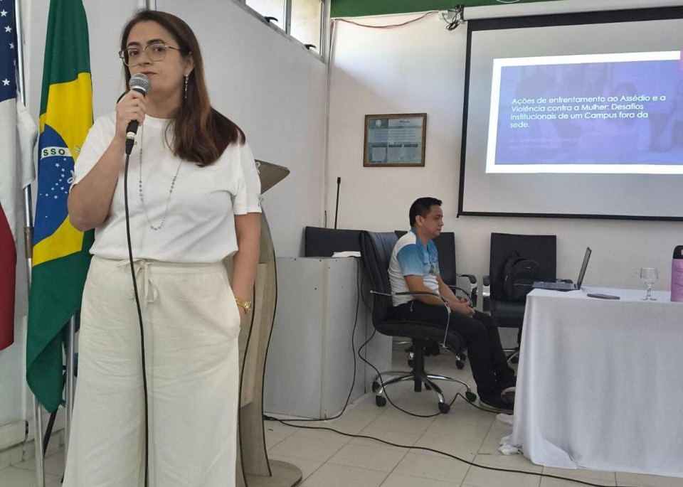 Palestra sobre enfrentamento ao assédio e à violência contra a mulher