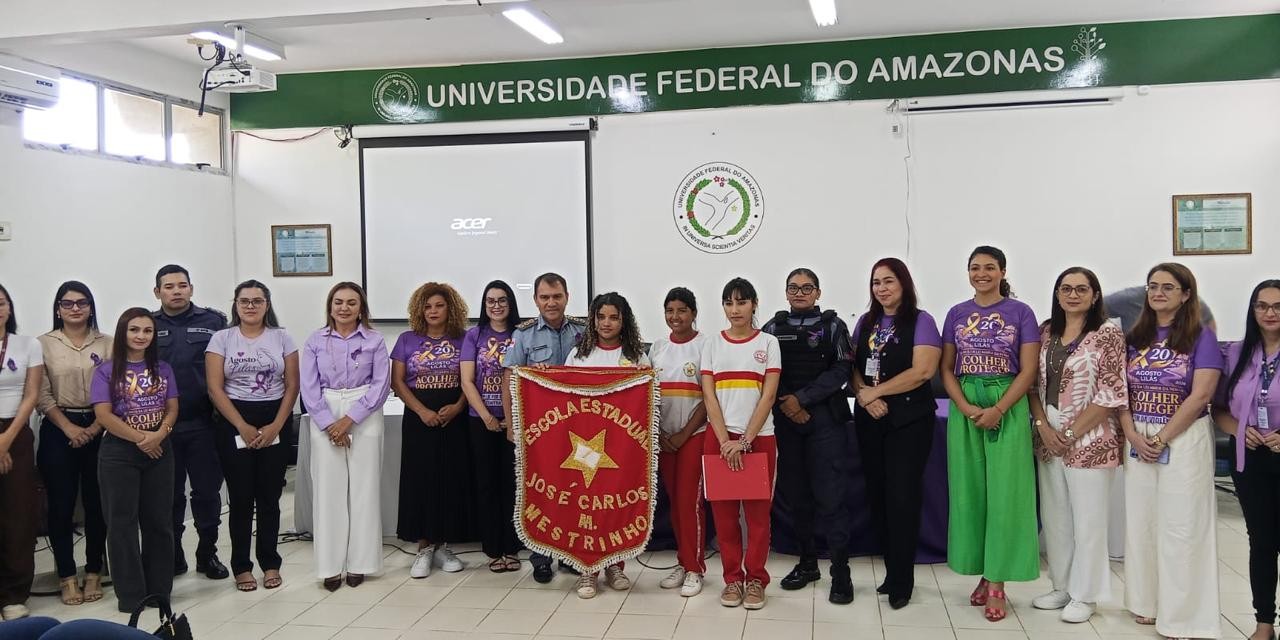 Representantes das instituições participantes da Campanha Agosto Lilás